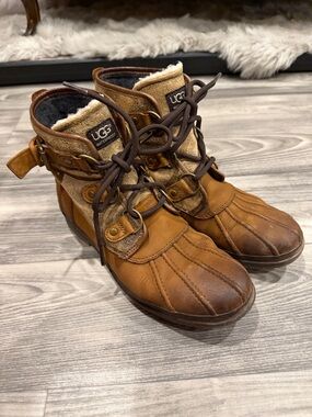 UGG Chestnut & Tan Leather Wool-Trim distressed barn Lace-Up Duck Boots 7.5 / 8